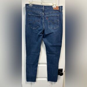 Women’s Levi’s 311 slim shaping size 31/12